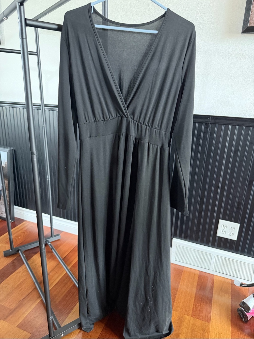 Women’s Black Long-Sleeve V-Neck Maxi Dress